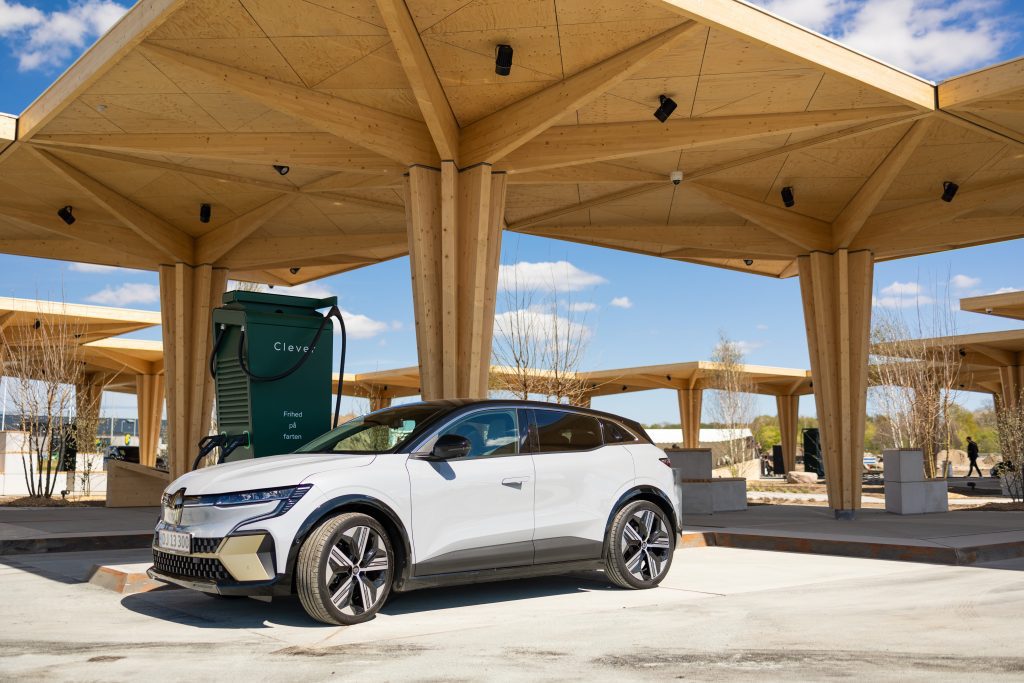 Clever: Skruer op for aktiviteten efter rekordår