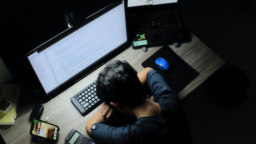 Psykoterapeut: Hård opstart på arbejde efter ferien kan give bagslag – tre symptomer på angst, du skal kende