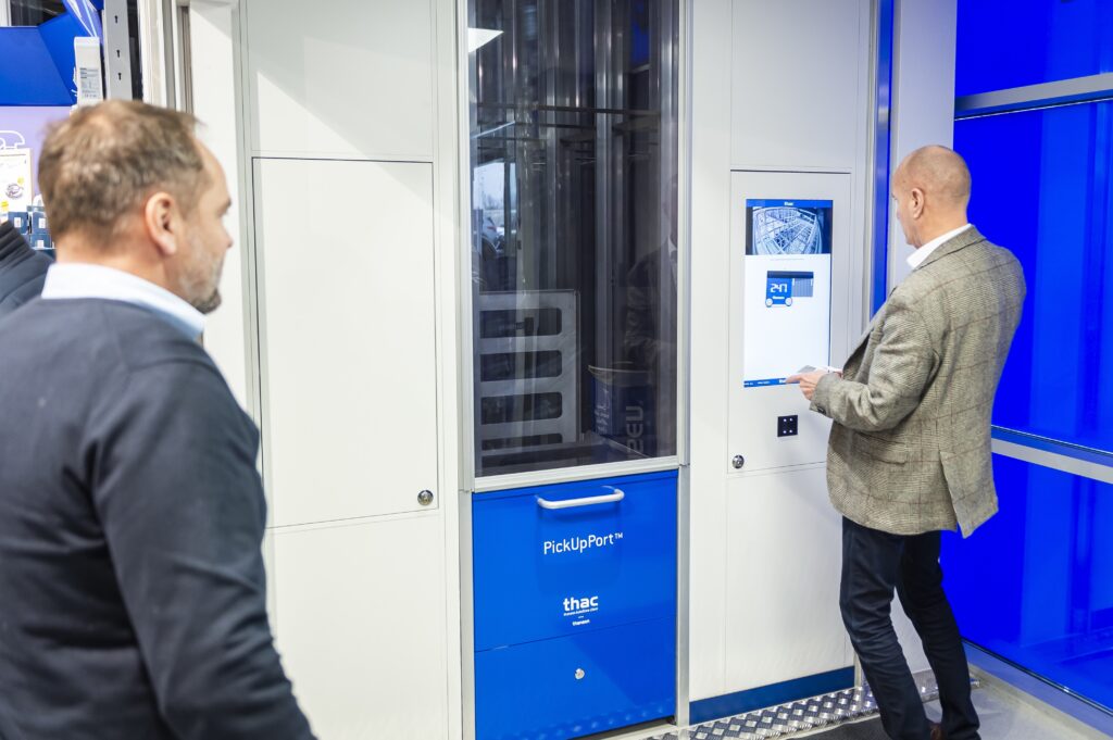 Den første i verden: Robotter udleverer varer døgnet rundt i ny thansen-butik