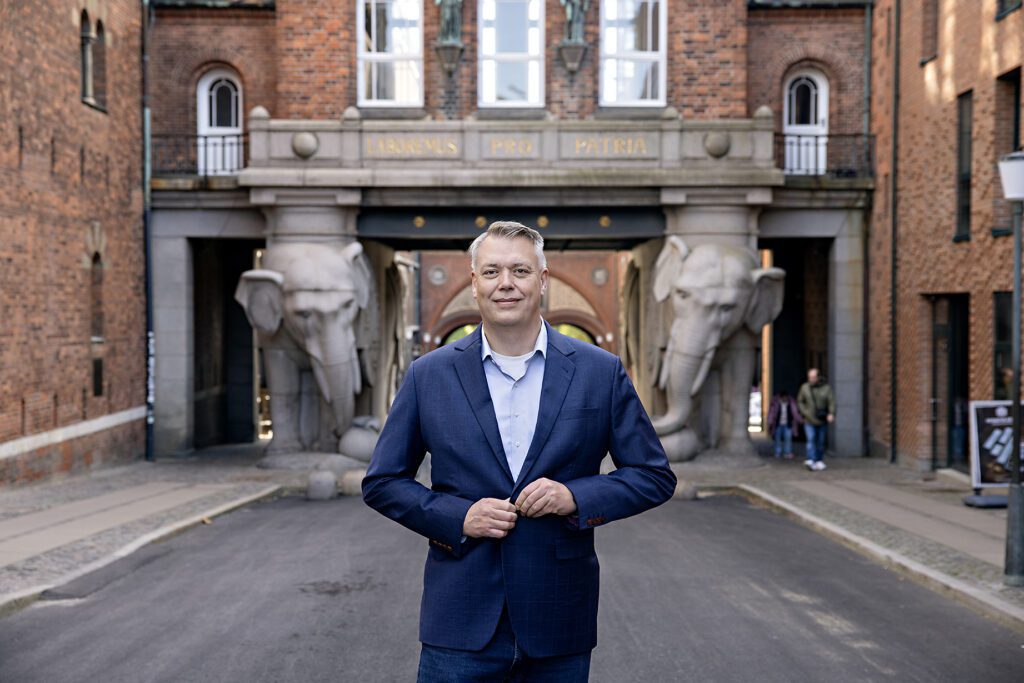 30-49 årige fører an i AI-shopping i Danmark – men tillid er den største udfordring